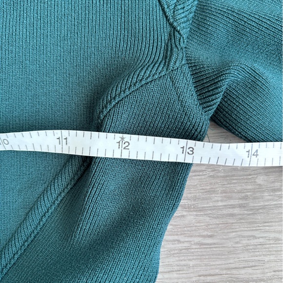 Women’s Aritzia talula sculpted knit dress size 6 - Picture 10 of 12